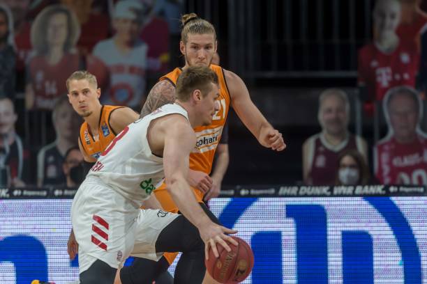 断力和权威 断力和权威