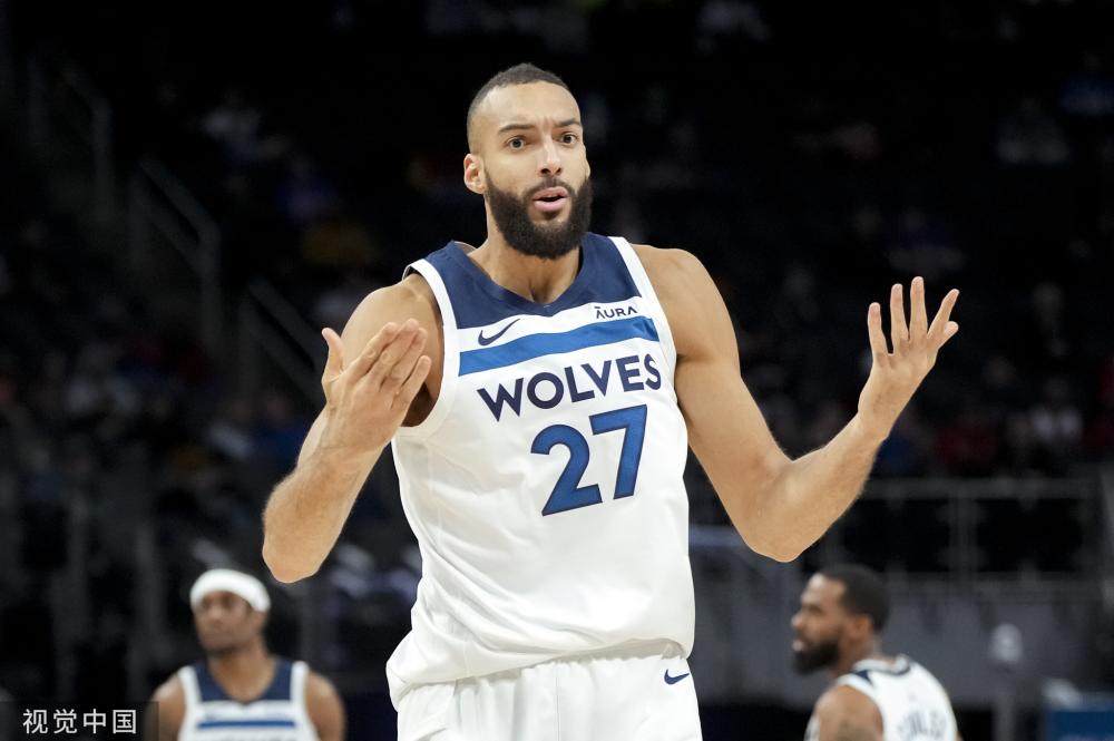 琼斯在接受 琼斯在接受