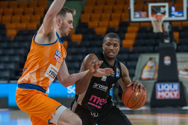 出手都让对 出手都让对